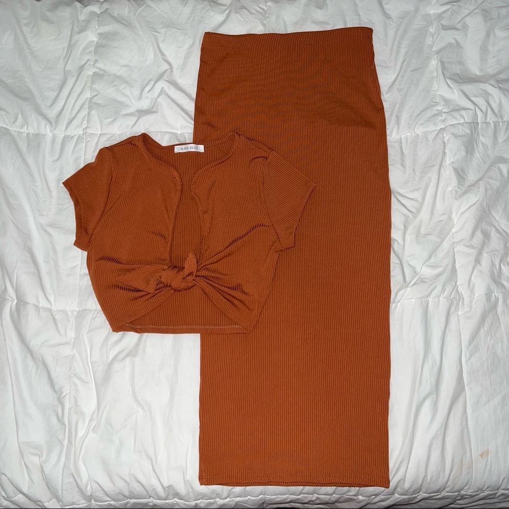 Brown ribbed two-piece body con skirt set